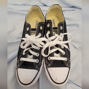 Black low top converse